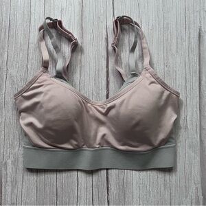 Gravity Contour Underwire Sports Bra
NATORI